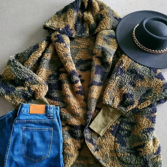 Cozy Camo Print  Sherpa Teddy Coat - Picture 4 of 7